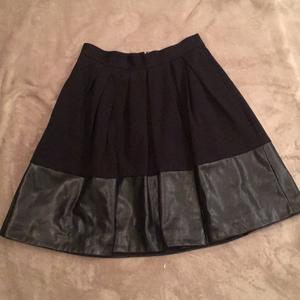 Banana Republic Ponte and Vegan Leather Skirt. 4P